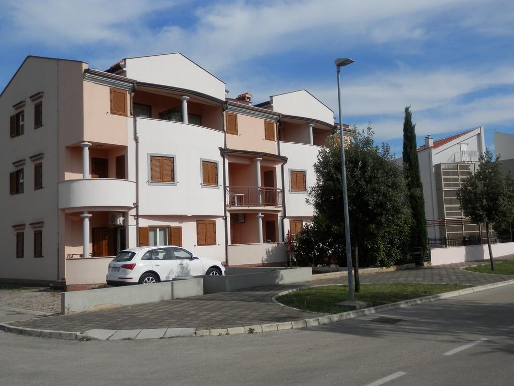Apartments Nautica II Novigrad Istria Esterno foto